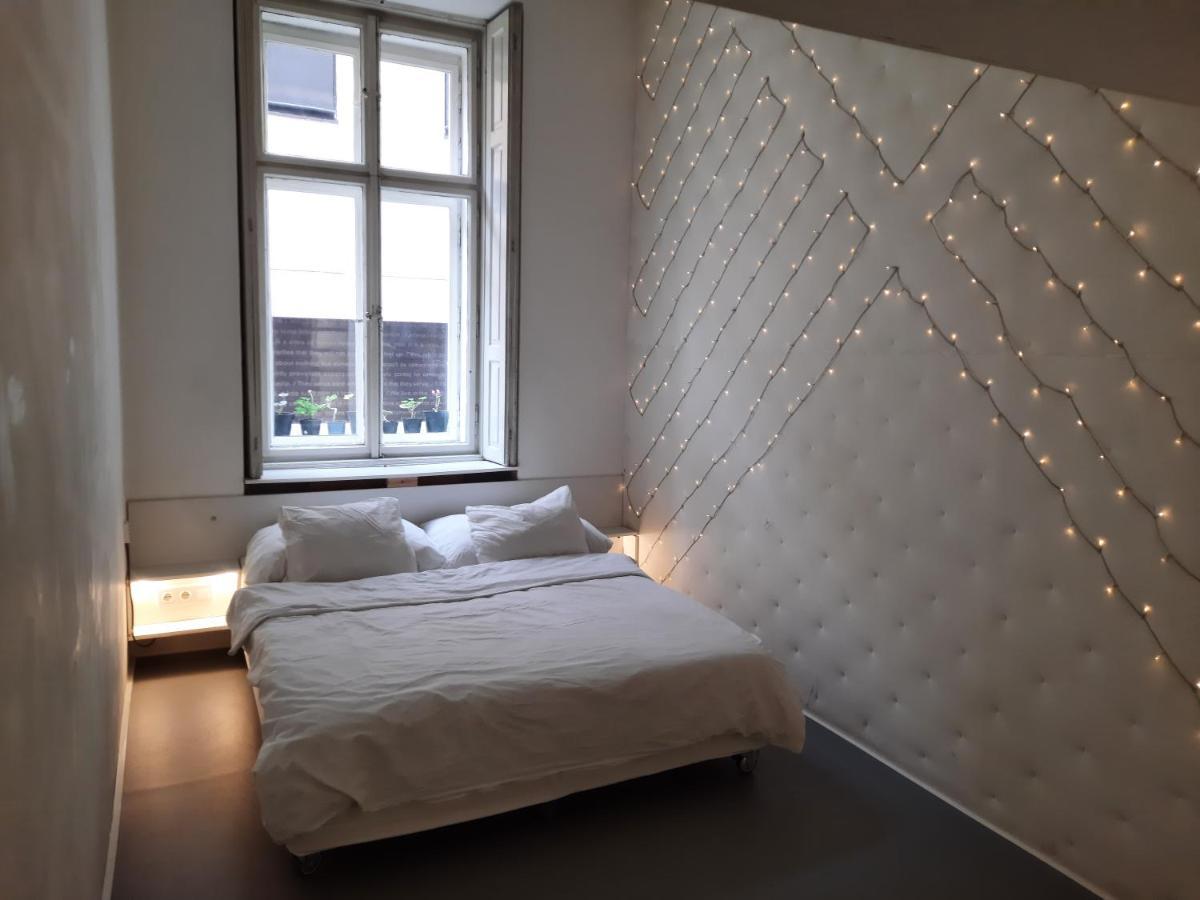 Downtown Prague Minimalistic Room In Flatshare Exterior foto