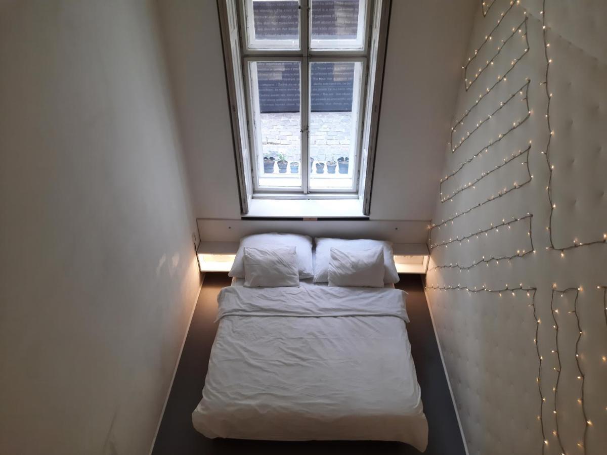 Downtown Prague Minimalistic Room In Flatshare Exterior foto