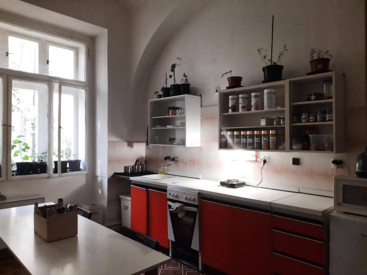 Downtown Prague Minimalistic Room In Flatshare Exterior foto