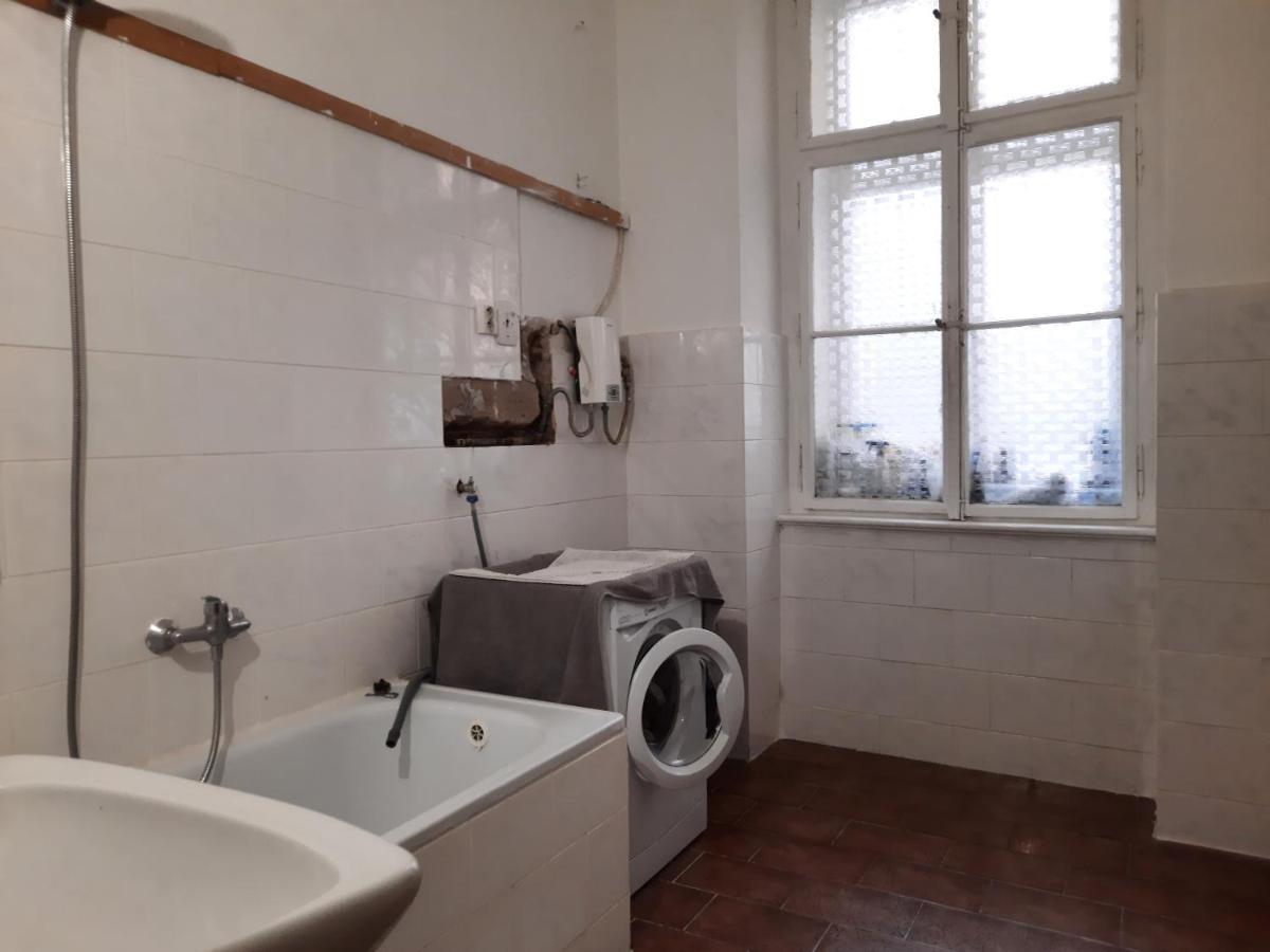 Downtown Prague Minimalistic Room In Flatshare Exterior foto