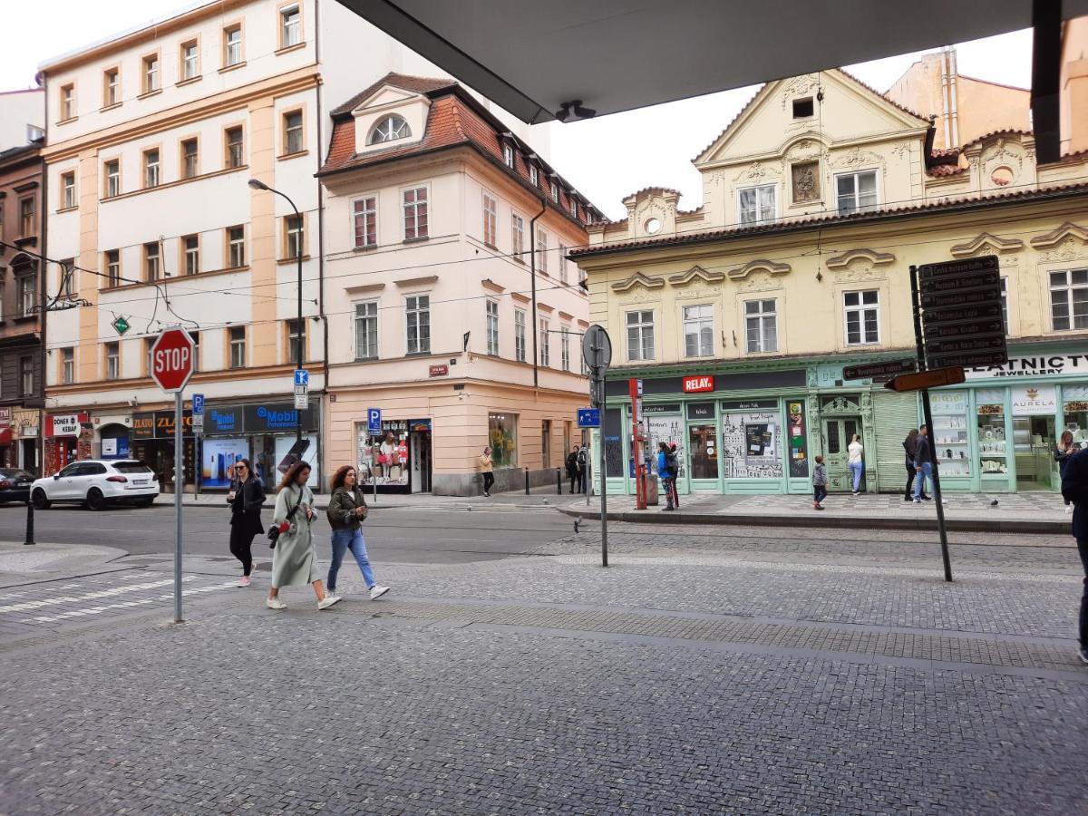 Downtown Prague Minimalistic Room In Flatshare Exterior foto